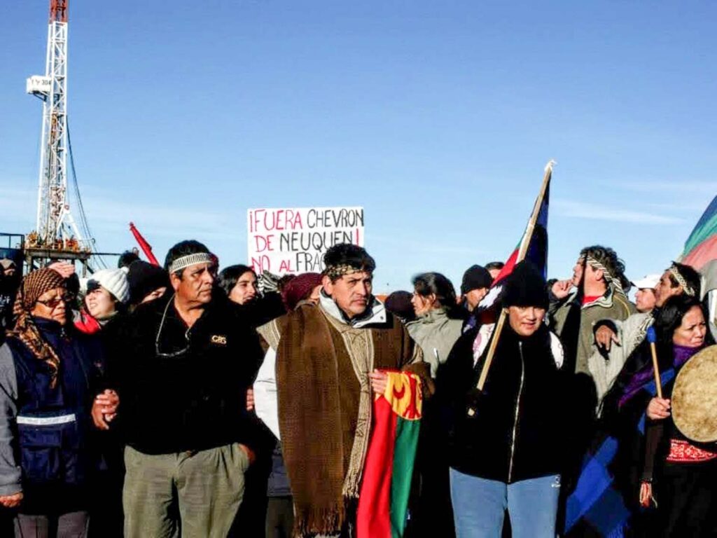 Protestas de la comunidad de Campo Maripe contra la empresa estadounidense Chevron. Foto: Confederación Mapuche de Neuquén
